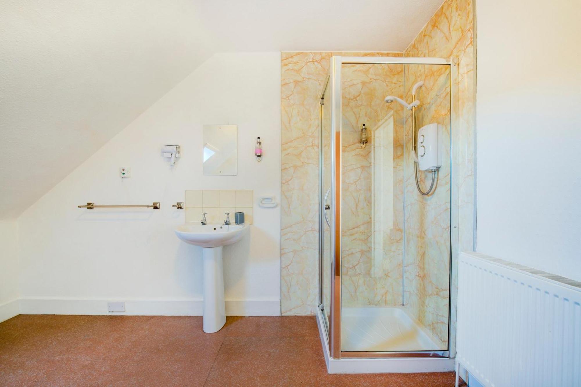 Eastbank Hotel 3*