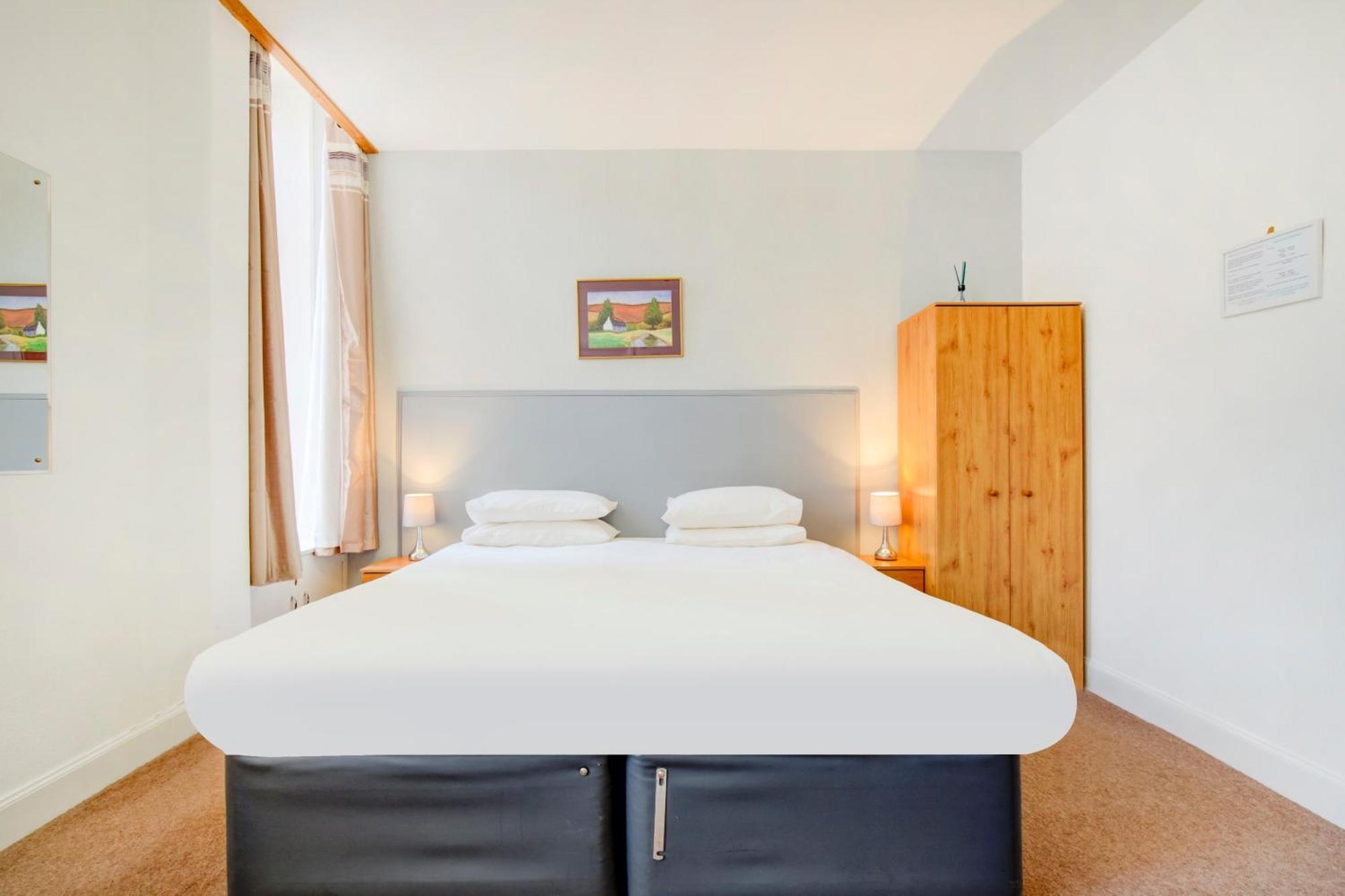 Eastbank Hotel Rothes