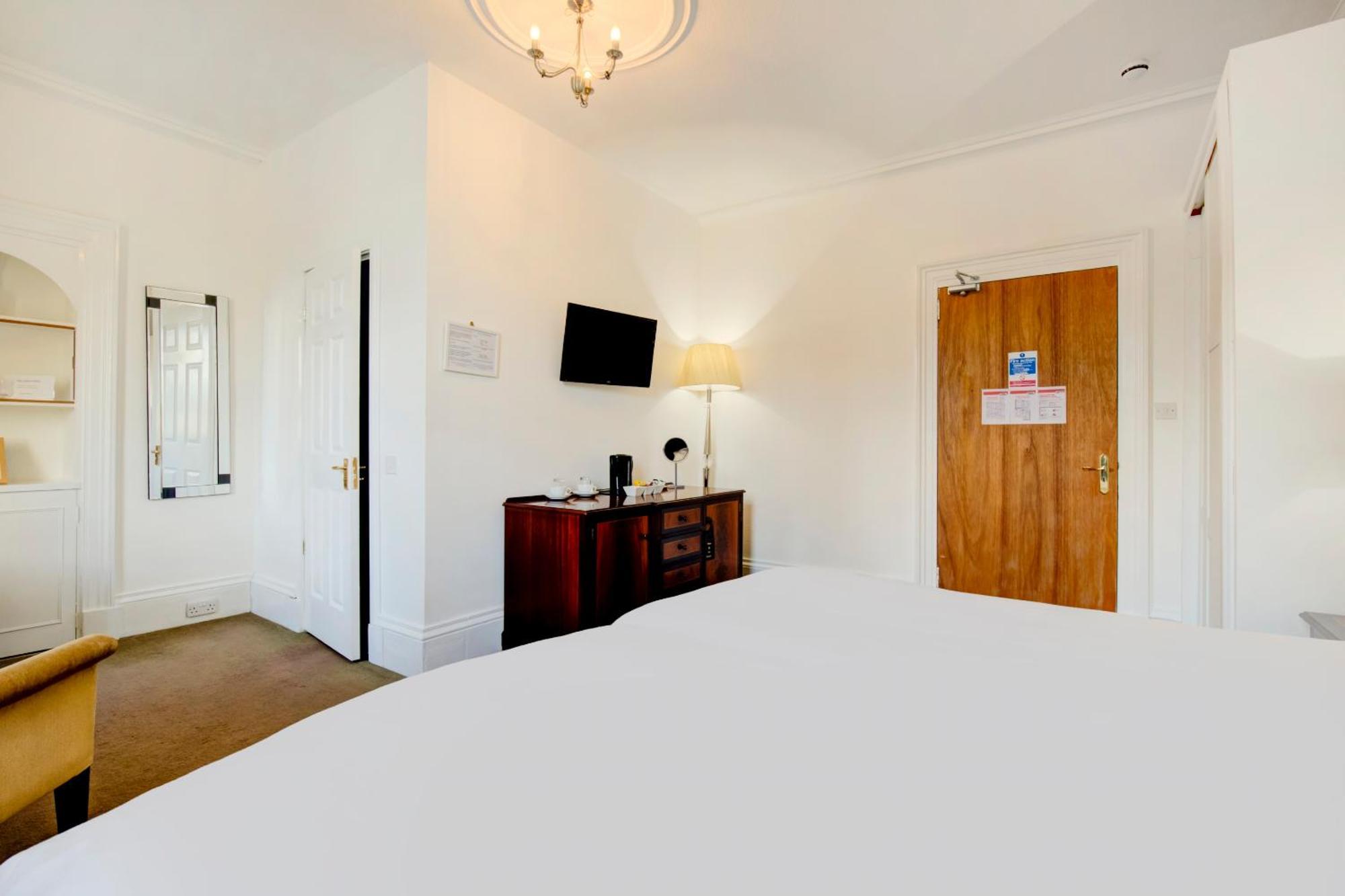 Oyo Eastbank Hotel, Speyside Scotland Hotel 3*
