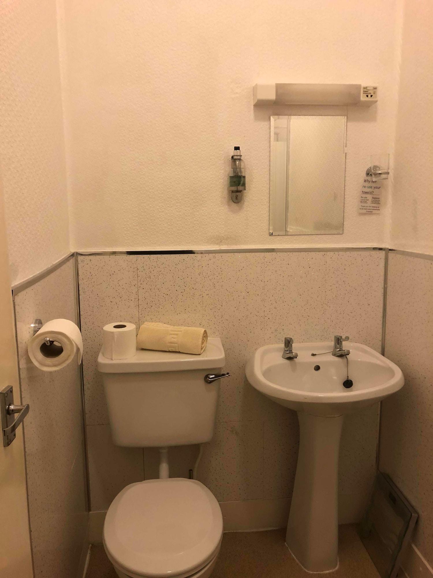 Oyo Eastbank Hotel, Speyside Scotland Hotel